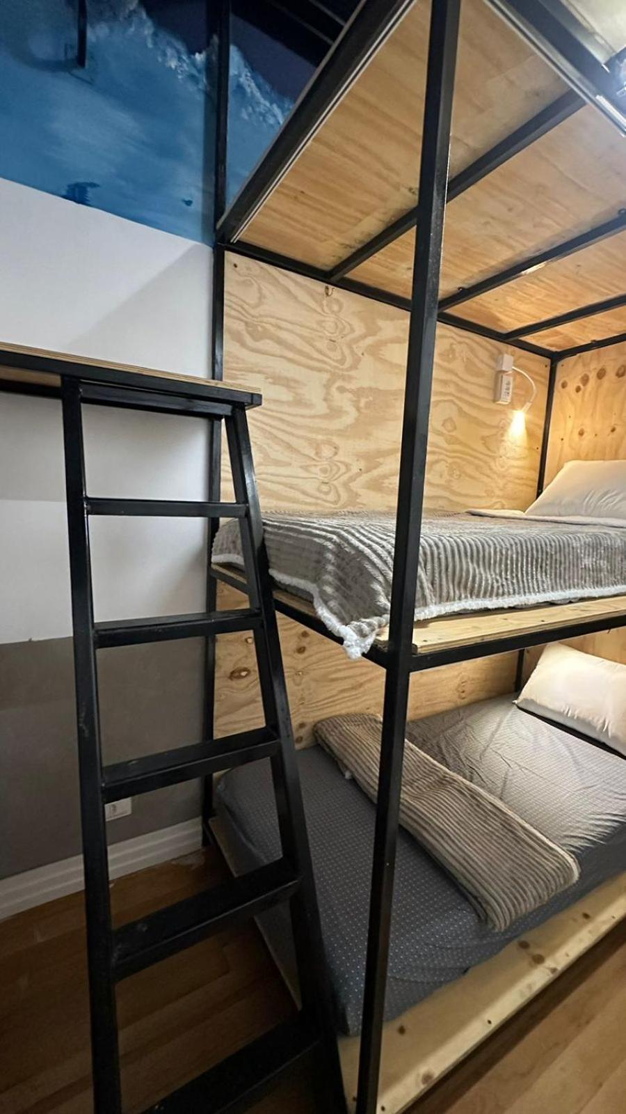 Hostel Hug Brasil กูรีตีบา ภายนอก รูปภาพ