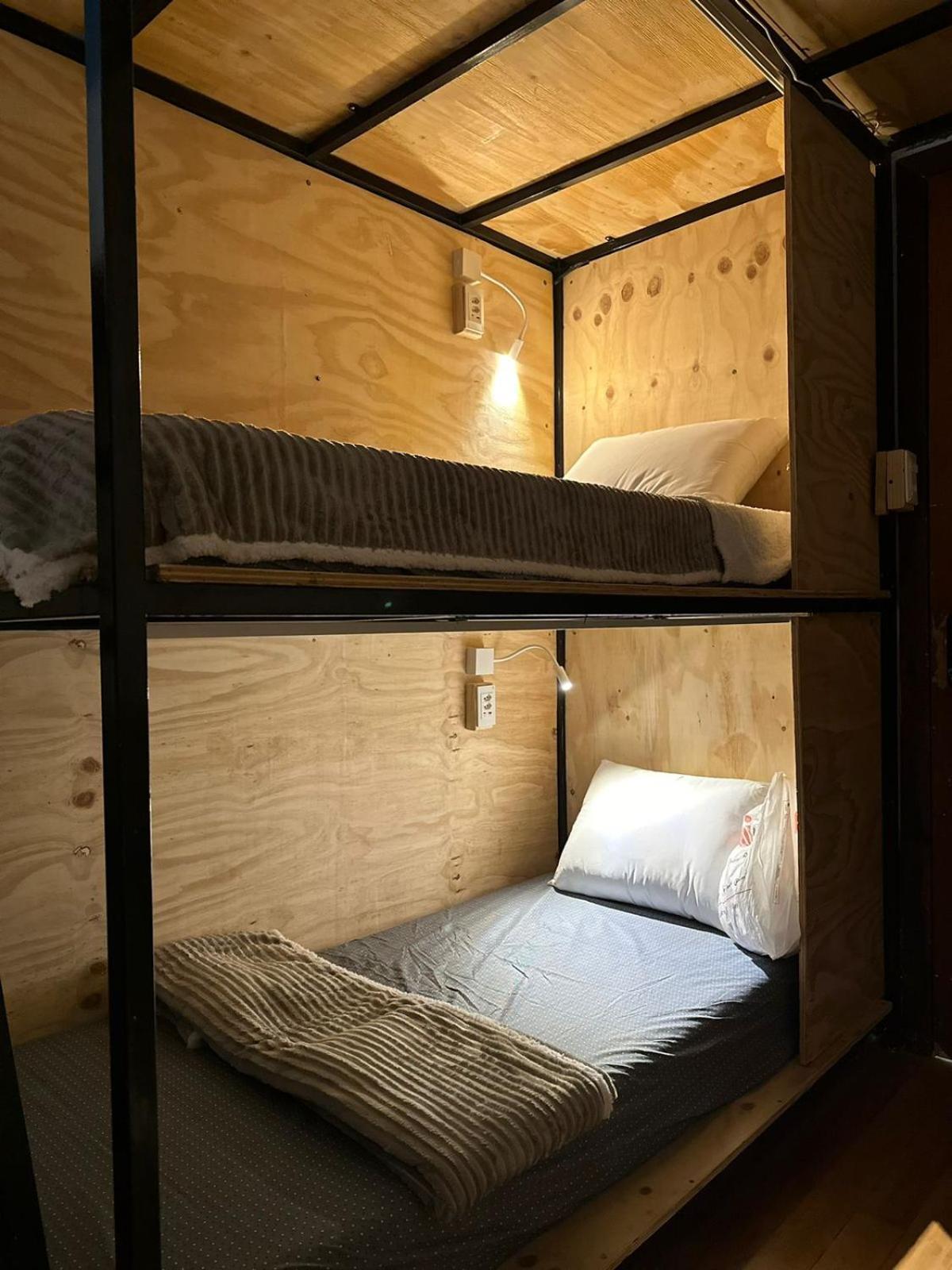 Hostel Hug Brasil กูรีตีบา ภายนอก รูปภาพ