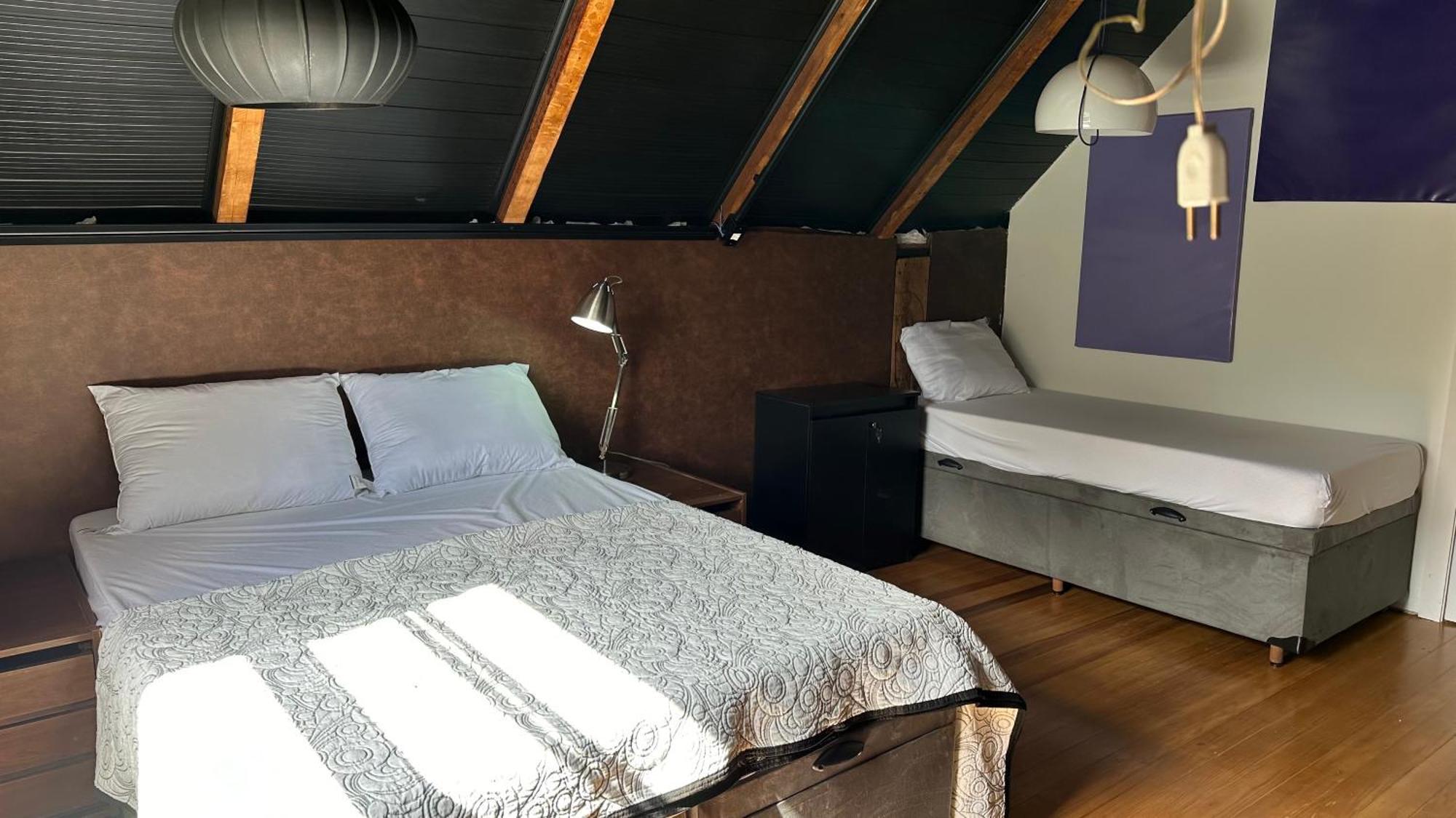 Hostel Hug Brasil กูรีตีบา ภายนอก รูปภาพ