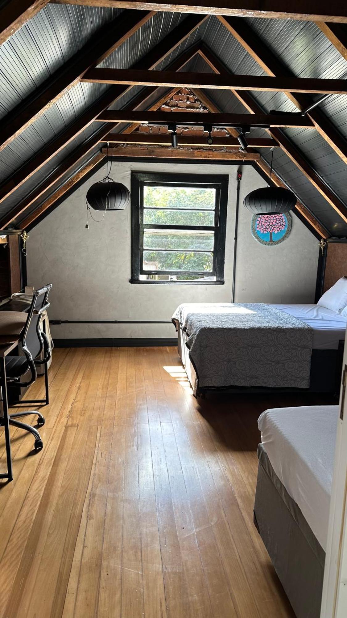 Hostel Hug Brasil กูรีตีบา ภายนอก รูปภาพ