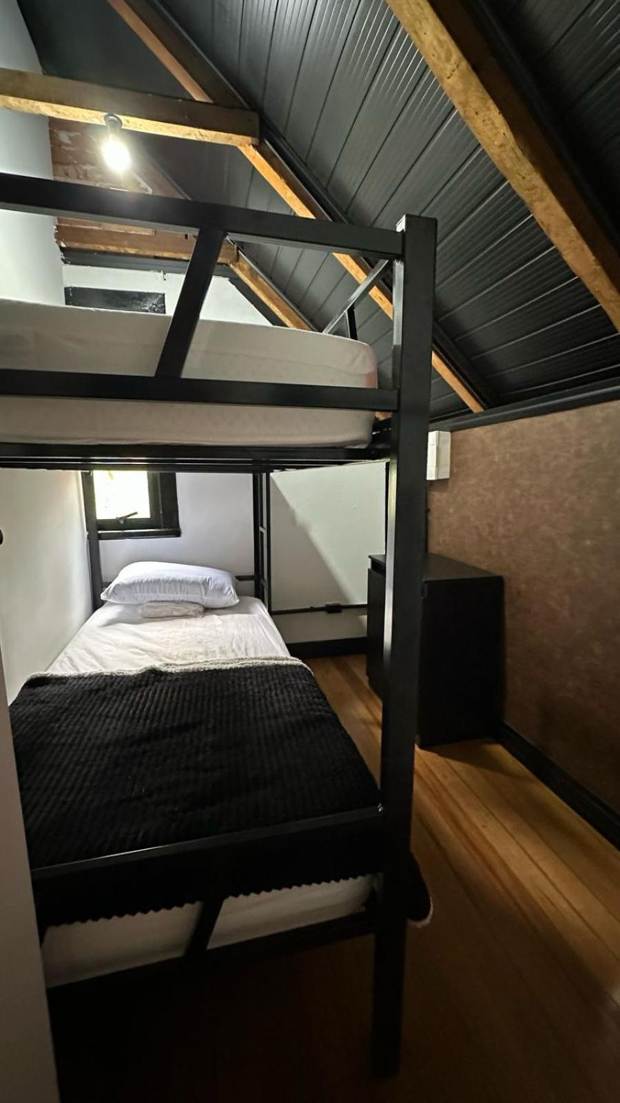 Hostel Hug Brasil กูรีตีบา ภายนอก รูปภาพ